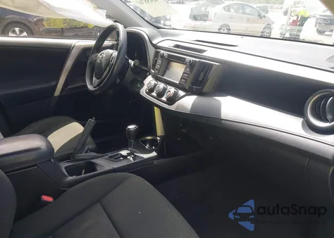 2018 Toyota Rav4 Le z USA, uszkodzony, nr VIN JTMZFREV1JJ736567